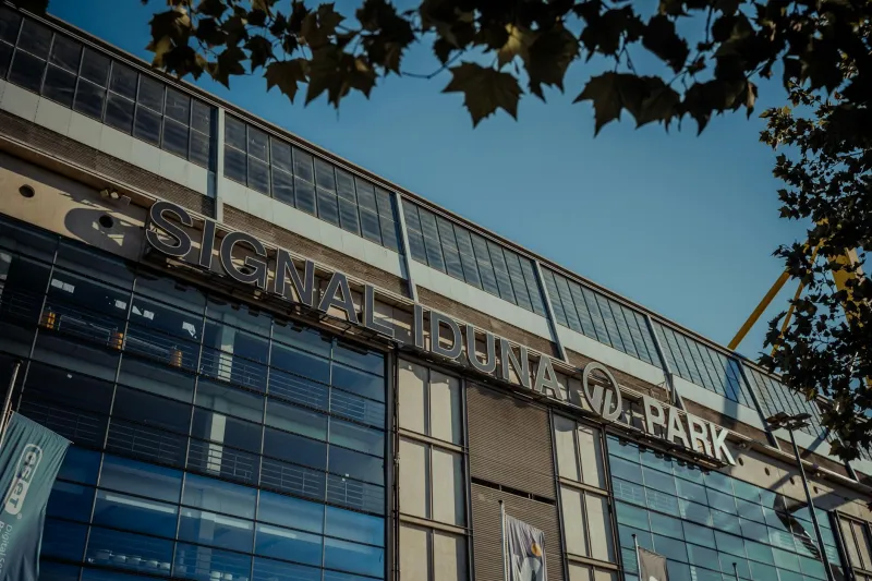 Pourquoi les clubs de Ligue 1 échouent systématiquement à retenir leurs stars lors des derniers jours du mercato